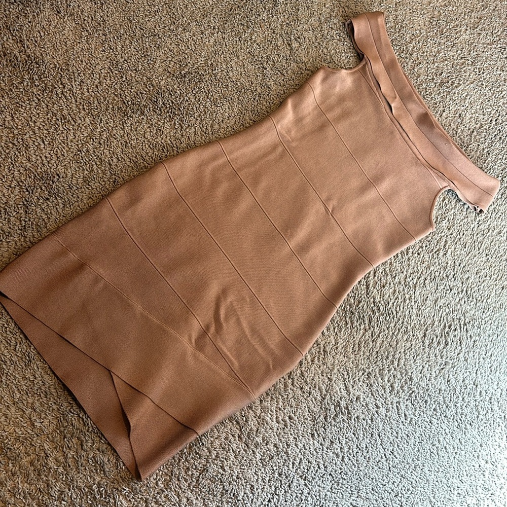 Off shoulder bandage dress